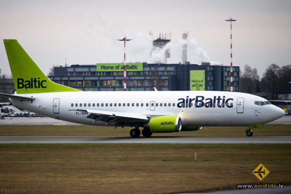 Boeing 737-31S