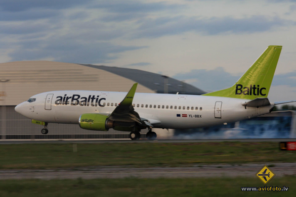 Boeing 737-36Q