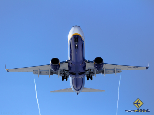 Boeing 737-8AS