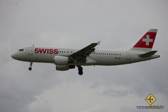 Airbus A320-214