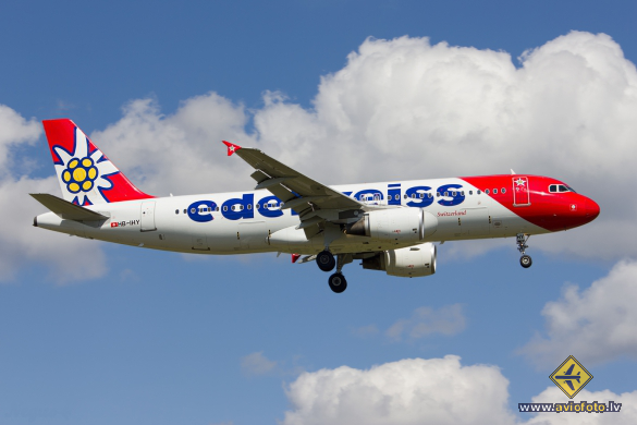 Airbus A320-214