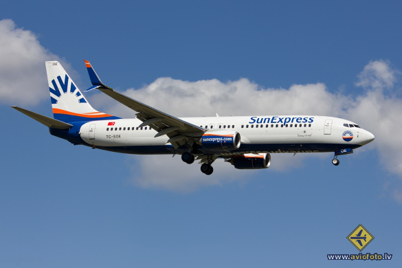 Boeing 737-8HC