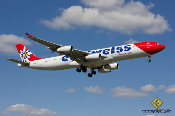 Airbus A340-313