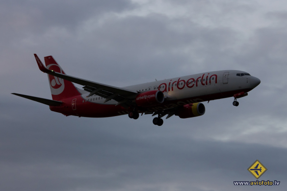 Boeing 737-86J