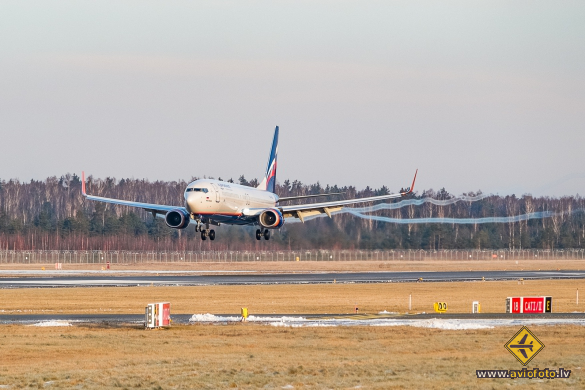 Boeing 737-8LJ