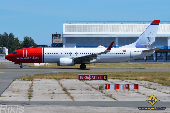Boeing 737-8JP