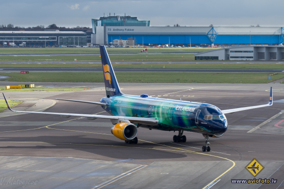 Boeing 757-256