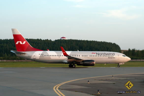 Boeing 737-82R