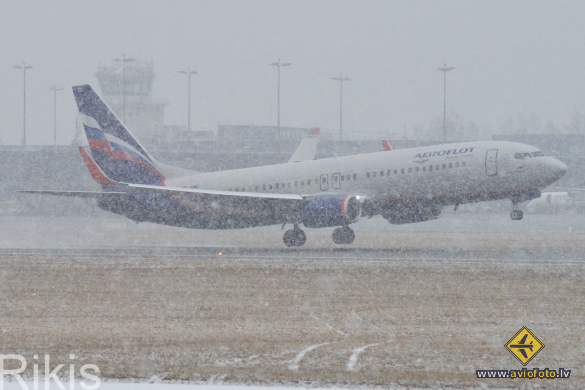 Boeing 737-8LJ