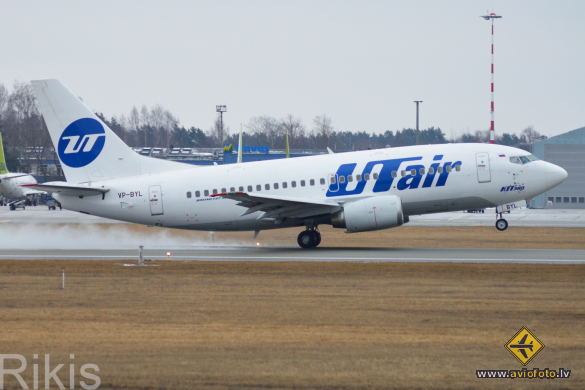 Boeing 737-524