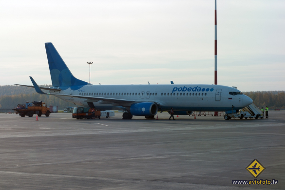 Boeing 737-81D