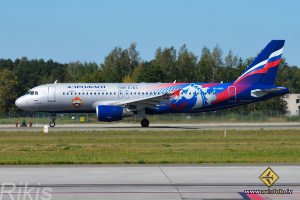 Airbus A320-214