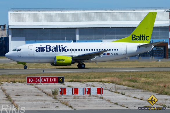 Boeing 737-522