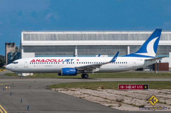 Boeing 737-8F2