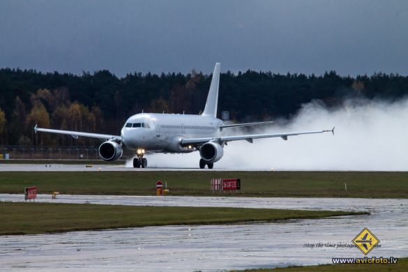 Airbus A320-211