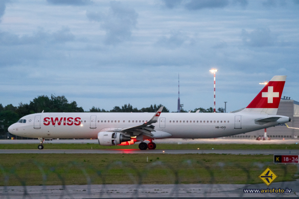 Airbus A321-212
