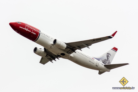Boeing 737-8JP