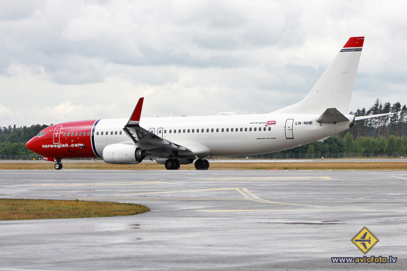 Boeing 737-8JP