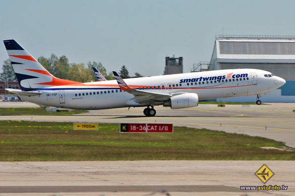 Boeing 737-8GJ