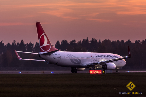 Boeing 737-8F2