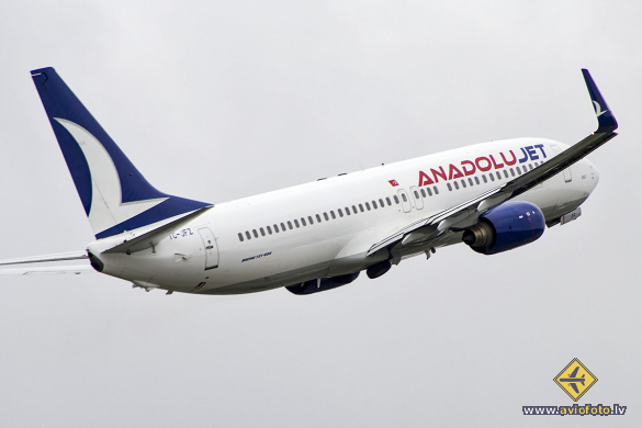 Boeing 737-8F2