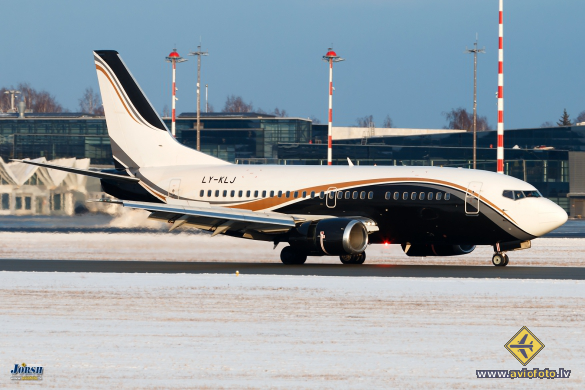 Boeing 737-524