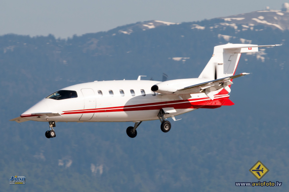Piaggio P-180 Avanti II