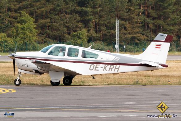 Beech F33A Bonanza