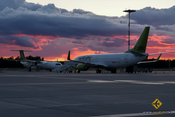 Boeing 737-36Q