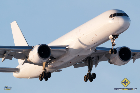 Boeing 757-222(PCF)