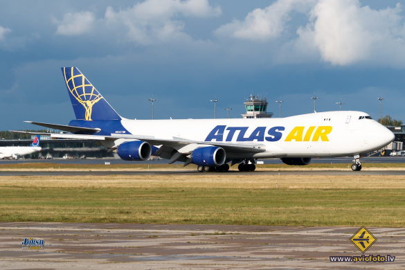 Boeing 747-87UF/SCD