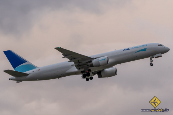 Boeing 757-23APF