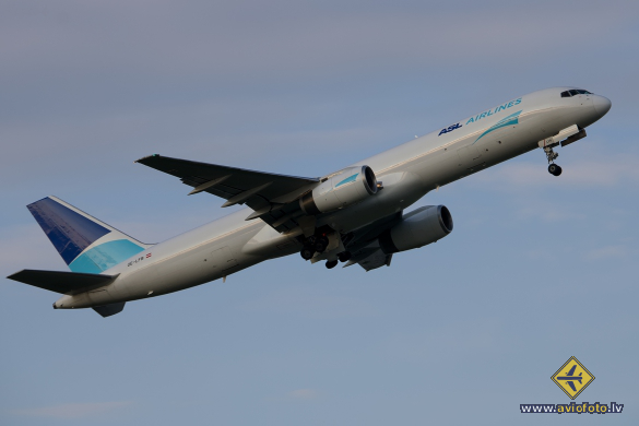 Boeing 757-23APF
