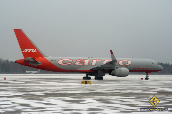 Boeing 757-223(SF)