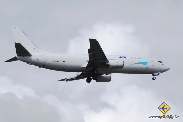 Boeing 737-4Z9(SF)