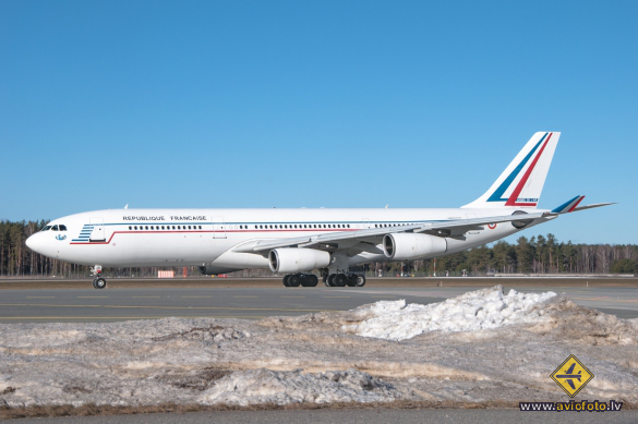Airbus A340-212