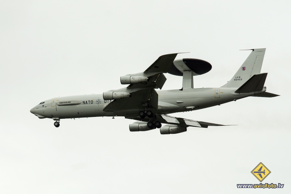 Boeing E-3A Sentry (707-300)