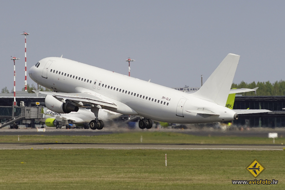 Airbus A320-214