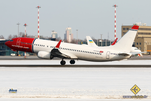 Boeing 737-8JP