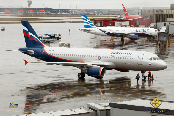 Airbus A320-214
