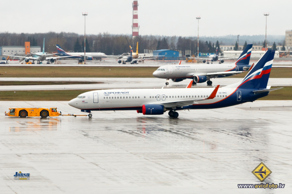 Boeing 737-8LJ