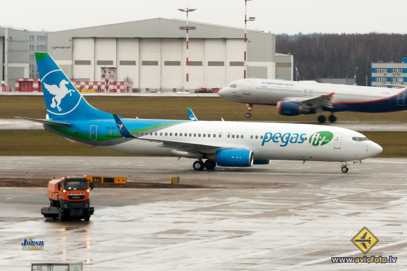 Boeing 737-8Q8