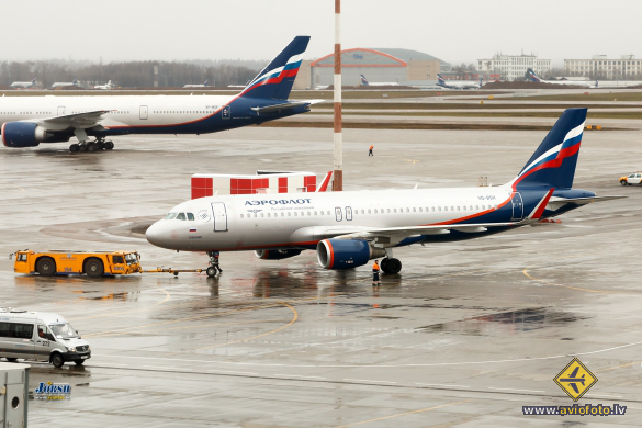 Airbus A320-214
