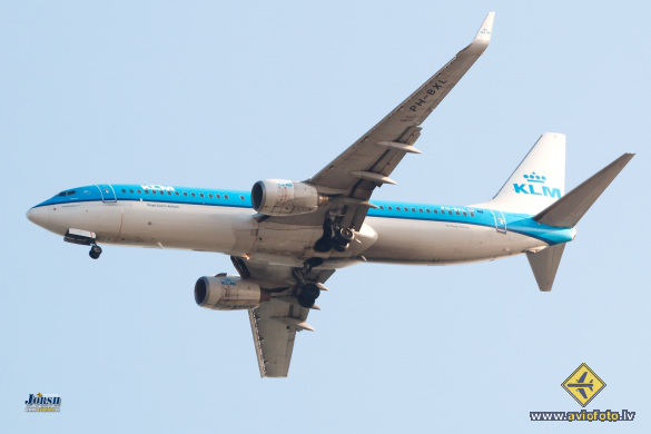 Boeing 737-8K2
