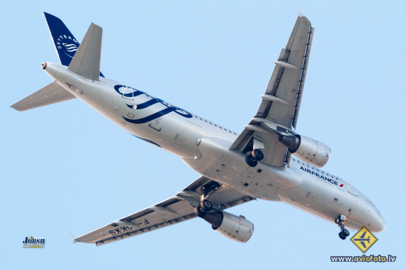 Airbus A320-214