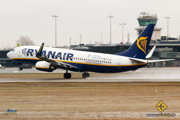 Boeing 737-8AS