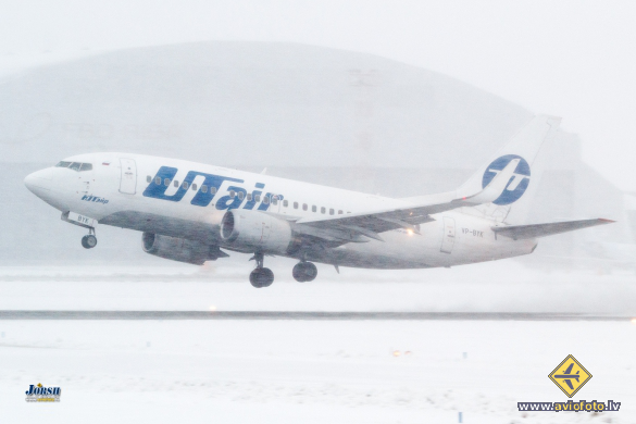 Boeing 737-524