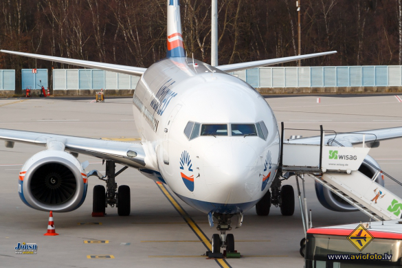 Boeing 737-8HC