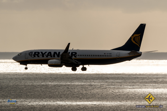 Boeing 737-8AS