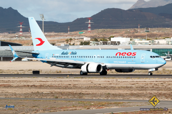 Boeing 737-86N